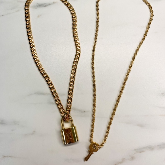 SOLD 🌟 Louis Vuitton Padlock Necklace - Picture 5 of 5